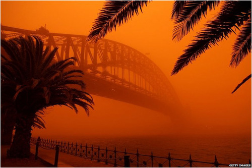 Sydney's Harbour bridge almost vanishes as a dust storm envelopes the city (Photo: Getty Images)