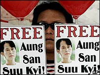 Příznivci demokratických reforem v Barmě požadují propuštění Su Ťij