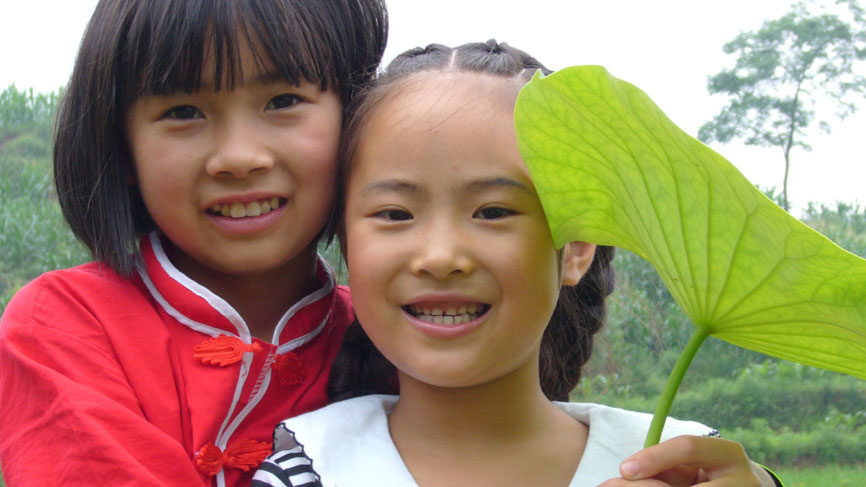 Two young girls on a farm neighbouring Liu Hong Liang's.