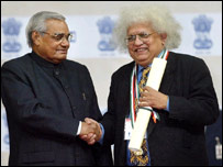 प्रधानमंत्री वाजपेयी और लॉर्ड मेघनाथ देसाई