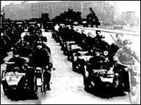 苏联制造的乌拉尔M-72挎斗摩托