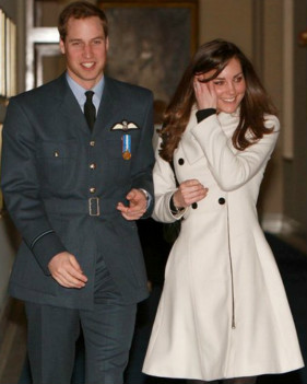 一对恩爱夫妻，到明年夏天，将是一对现代父母。