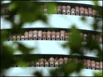 निर्वस्त्र लोग