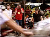 Nhóm làm chương trình 'topgear' tại Việt Nam (BBC)