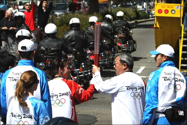 ओलंपिक मशाल का विरोध