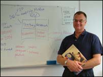 Trưởng phòng đối ngoại Dominic Newbould