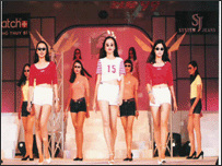 Một buổi trình diễn thời trang ở Việt Nam