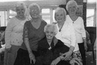 Dathliadau Violet Edwards-Mathews yn 100 oed