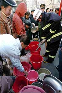 Panika kvůli nedostatku vody v Harbinu