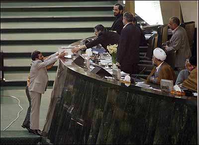 احمدی نژاد در حين تقديم لايحه بودجه