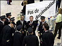 خلبانان سوئیسی در فرودگاه تجمع کرده اند