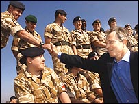 Тоні Блер з вояками