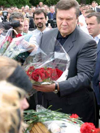 Віктор Янукович на похованні загиблих шахтарів