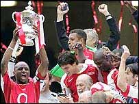 Arsenal một lần đoạt cup 