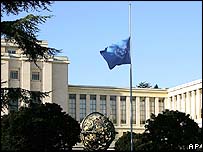 Vlajka OSN stažená na půl žerdi, Ženeva