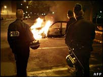 Gần 900 xe hơi đã bị đốt cháy tối thứ Sáu 4 tháng 11