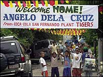 Faixas com as boas vindas ocuparam as ruas de Manila
