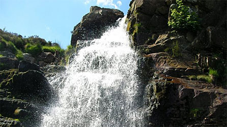 waterfall01.jpg