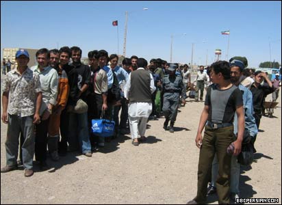 صف ورود مهاجران افغان به افغانستان