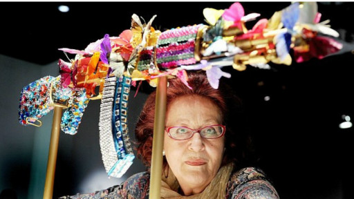 名為《靈魂棲息的地方》（Where Souls Dwell）的展品，在槍支上綴滿五彩斑斕、翩翩欲飛的蝴蝶