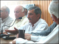  اسفندیار ولی (فائل فوٹو) 