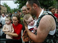 Eliberarea unui mic grup de ostateci