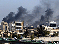 دود ناشی از چند انفجار در بغداد