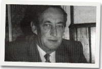 Y diweddar R. Emyr Jones - y gwr a wnaeth y fwyaf i sefydlu'r Dail ac i sicrhau ei lwyddiant dros y blynyddoedd. Yn ogystal â bod yn olygydd am flynyddoedd lawer bu hefyd yn ysgrifennydd ac yn ohebydd dros dref Tywyn.<p>