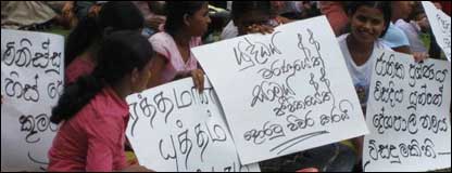 Women protest in Colombo (photo Elmo Fernando)