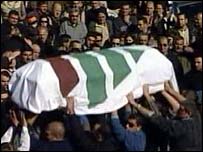 Piyer Cemayel'in Lübnan bayrağına sarılı tabutu