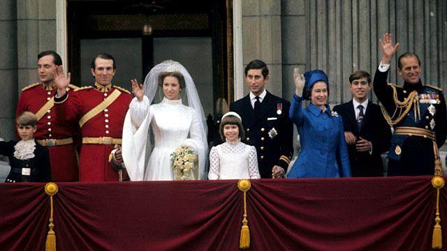 Princess Anne, Princess Royal and Mark Phillips wave from the balcony of Buckingham Palace following their wedding, 14 November, 1973. 