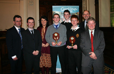 Winners and Judges of Abair 2006 - Roinn C 1 áit - Malachy Ó hÁgáin, Coláiste Phádraig, Machaire Rátha . 2 háit - Seán Mac Labhraí, Scoil na Mainistreach, Iúr Cinn Trá, 3 háit - Pádraig Ó Tiarnaigh, Scoil na Mainistreach, Iúr Cinn Trá agus Réamonn Ó Ciaráin, Gael Linn. Malachy Ó Néill (moltóir) Lynette Fay BBC, Antoinne Ó Coileáin PF Gael Linn, Robert Mc Millen (Irish News)