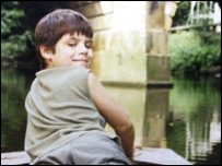 Jovem britânico se enforcou acidentalmente ao imitar cena de filme