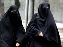 Mulher de burca em Islamabad