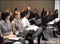 Alunos participam de videoconferência