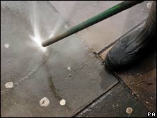 清洗路面口香糖