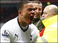 Cầu thủ Tottenham thể hiện vui mừng