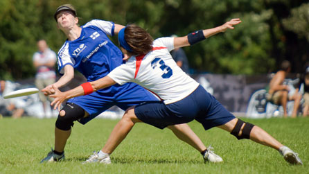Sue Pioli (in white) forcing a Finnish player at the European Championships 2007. Copyright: Graham Bailey.