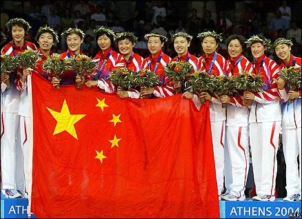 China's volleyball team celebrates Olympic gold in Athens
