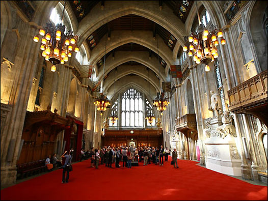 Guildhall自从十二世纪开始就是伦敦市政厅（City of London）所在地。图中的房顶重建于1953年