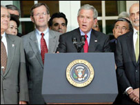 Bush discursa na Casa Branca após reunião da força-tarefa para coordenar ajuda às vítimas do furacão