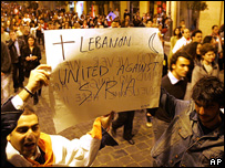 Manifestantes protestam contra a Síria em Beirute