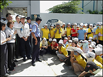 Cảnh công nhân đình công 