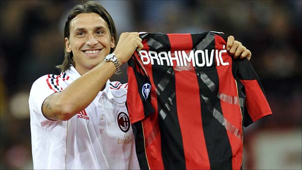 Zlatan Ibrahimovic poses with his AC Milan jersey