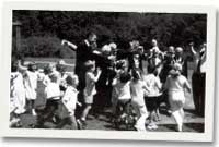 Plant yr Ysgol Fabanod ar 'Ddydd Bananas' 