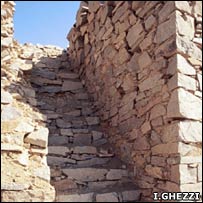 Escadas levam aos pontos de observação