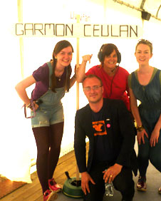 Dawnswyr ac Aneirin a Nia