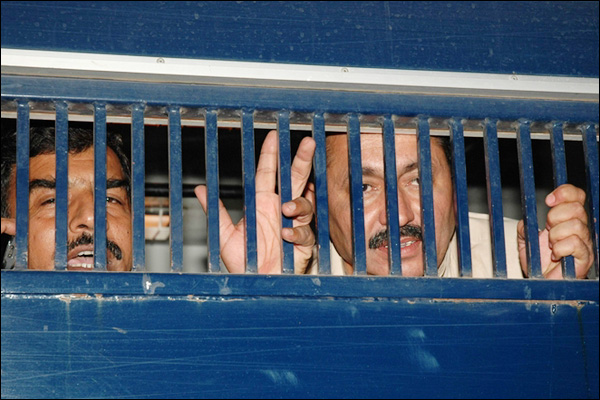 ایمرجنسی پر احتجاج