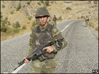 یک سرباز ترکیه، در نزدیکی مرز این کشور با عراق