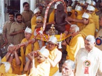Jains carry an image of Mahavira on their shoulders